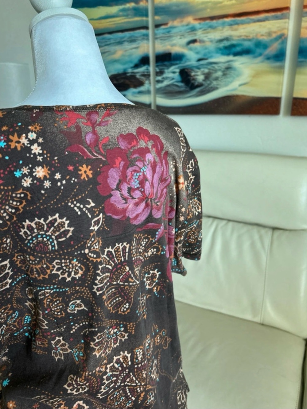 Gloria Vanderbilt Brown Tee with Burgundy Floral Appliqué - Picture 4 of 5